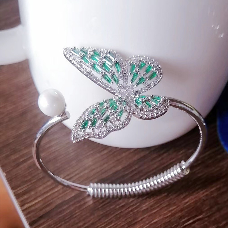 bdf95404-7a5b-43ea-bb5c-2da8f2442b5a.jpg Women's Vintage Hollow-Out Bracelet
